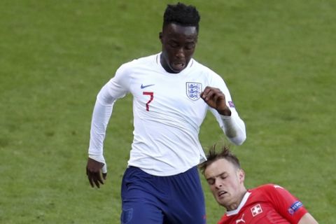 England's Arvin Appiah, left, and Switzerland's Jan Wornhard during the U17 Championship, Group A match between England and Switzerland at the New York Stadium, Rotherham, England, Thursday May 10, 2018. (Mike Egerton/PA via AP)