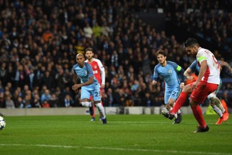 MANCHESTER, ENGLAND - FEBRUARY 21:  Radamel Falcao Garcia of AS Monaco misses a penalty as it is saved by goalkeeper Willy Cabellero of Manchester City (not pictured)  during the UEFA Champions League Round of 16 first leg match between Manchester City FC and AS Monaco at Etihad Stadium on February 21, 2017 in Manchester, United Kingdom.  (Photo by Laurence Griffiths/Getty Images)