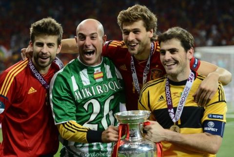 Spanish players (From L) Gerard Pique, Pepe Reina, Fernando Llorente, Iker Casillas and Xavi Hernandez pose with the trophy after winning the Euro 2012 football championships final match Spain vs Italy on July 1, 2012 at the Olympic Stadium in Kiev. AFP PHOTO / FRANCK FIFE        (Photo credit should read FRANCK FIFE/AFP/GettyImages)