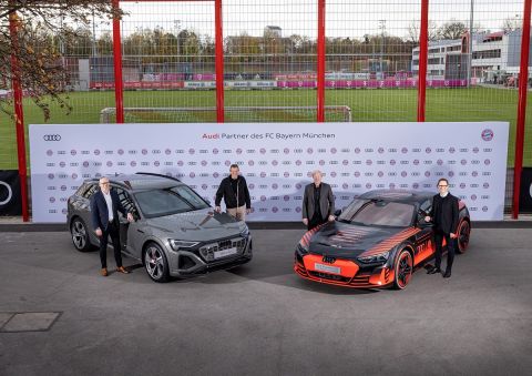 Representing Audi, Philipp Noack (Head of Sales Germany) and Christian Schüller (Head of Sports Marketing Football) handed over the new vehicles to the FC Bayern players.