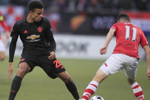 Manchester United's Mason Greenwood and Alkmaar's Oussama Idrissi, right vie for the ball during the group L Europa League soccer match between AZ Alkmaar and Manchester United at the ADO Den Haag stadium in The Hague, Netherlands, Thursday, Oct. 3, 2019. (AP Photo/Peter Dejong)