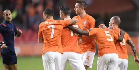 Dutch player Robin Van Persie (C) celebrates with teammates after scoring during the Euro 2016 qualifying round football match Netherlands and Latvia at the Arena Stadium, on November 16, 2014 in Amsterdam. AFP PHOTO / JOHN THYS        (Photo credit should read JOHN THYS/AFP/Getty Images)