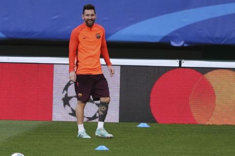 Barcelona's Lionel Messi smiles during a training session at the Alvalade stadium in Lisbon, Tuesday Sept. 26, 2017. Barcelona will play Sporting CP in a Champions League, Group D soccer match Wednesday. (AP Photo/Armando Franca)