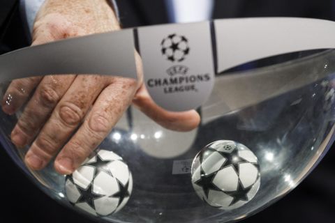 epaselect epa04813944 UEFA General Secretary Gianni Infantino picks up a ball during the draw of the first two qualifying rounds of the UEFA Champions League 2015/16 at the UEFA Headquarters in Nyon, Switzerland, 22 June 2015.  EPA/VALENTIN FLAURAUD
