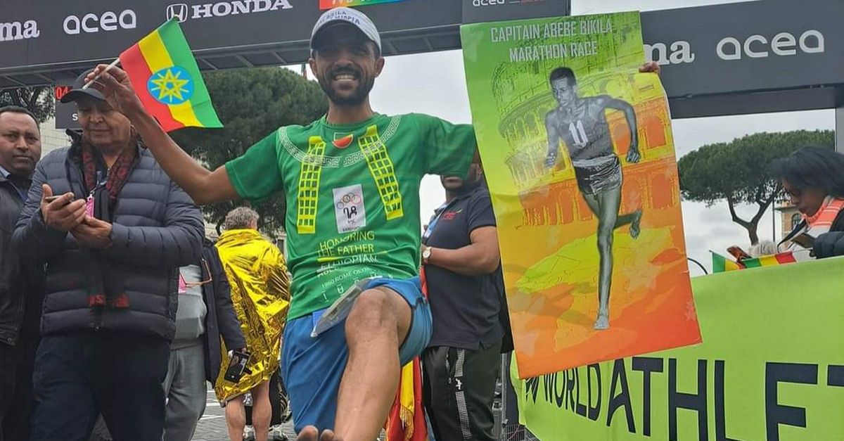 “Correrò a piedi nudi nella Maratona di Atene, in ricordo di Abebe Bikila”