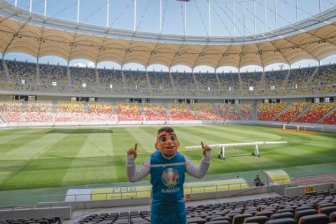 Η μασκότ του Euro 2020, Σκίλζι, στο Εθνικό Στάδιο στο Βουκουρέστι | Κυριακή 25 Απριλίου 2021