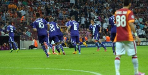 Anderlecht's Dennis Praet (C) celebrates with his team mates after scoring against Galatasaray during the UEFA Champions League group D football match between Galatasaray and Anderlecht at TT Arena Stadium on September16, 2014 in Istanbul. AFP PHOTO / OZAN KOSE        (Photo credit should read OZAN KOSE/AFP/Getty Images)