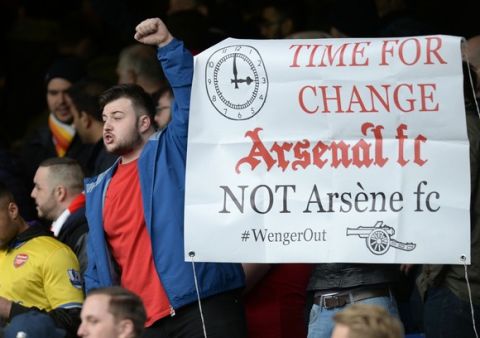 An anti-Arsene Wenger banner is displayed by the Arsenal fans after the English Premier League football match between Everton and Arsenal at Goodison Park in Liverpool, north west England on March 19, 2016.  
Arsenal won the game 2-0. / AFP / OLI SCARFF / RESTRICTED TO EDITORIAL USE. No use with unauthorized audio, video, data, fixture lists, club/league logos or 'live' services. Online in-match use limited to 75 images, no video emulation. No use in betting, games or single club/league/player publications.  /         (Photo credit should read OLI SCARFF/AFP/Getty Images)