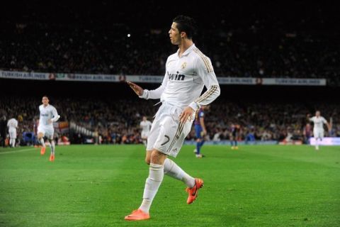 BARCELONA, SPAIN - APRIL 21:  Cristiano Ronaldo of Real Madrid CF celebrates after scoring his team's 2nd goal during the La Liga match between FC Barcelona and Real Madrid CF at Camp Nou on April 21, 2012 in Barcelona, Spain.  (Photo by Denis Doyle/Getty Images)