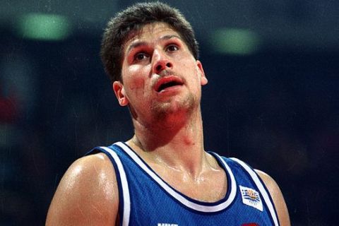 Ο Φάνης Χριστοδούλου σε αγώνα Ολυμπιακός - Πανιώνιος την σεζόν 1994/95
