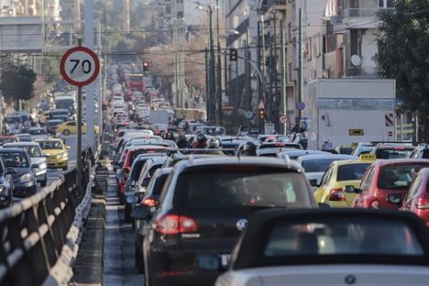 Η Περιφέρεια Αττικής στέλνει το δίπλωμα οδήγησης στο σπίτι