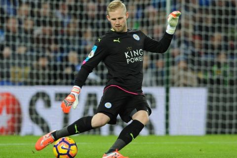Leicesters Kasper Schmeichel during the English Premier League soccer match between Leicester City and Liverpool at the King Power Stadium in Leicester, England, Monday, Feb. 27, 2017. (AP Photo/Rui Vieira)
