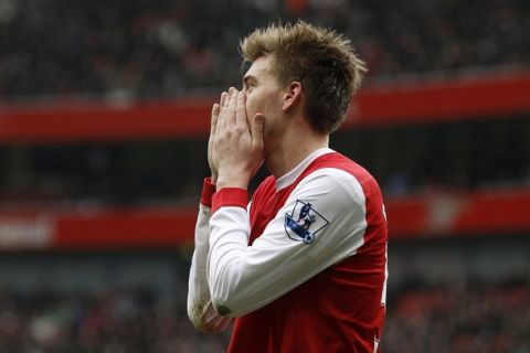 Arsenal's Nicklas Bendtner reacts during their English Premier League soccer match against Sunderland at Emirates Stadium in London March 5, 2011.   REUTERS/Stefan Wermuth (BRITAIN - Tags: SPORT SOCCER) NO ONLINE/INTERNET USAGE WITHOUT A LICENCE FROM THE FOOTBALL DATA CO LTD. FOR LICENCE ENQUIRIES PLEASE TELEPHONE ++44 (0) 207 864 9000