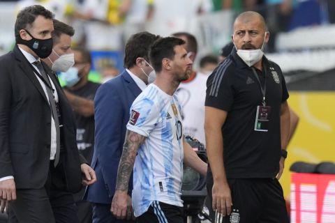 Ο Λιονέλ Μέσι αποχωρεί από την "Αρένα Κορίνθιανς" μετά τη διακοπή στο ματς της Βραζιλίας με την Αργεντινή | 5 Σεπτεμβρίου 2021
