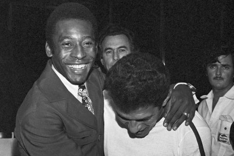Pele is shown with fellow Brazilian soccer player Garrincha at the Museum of Modern Art in Rio de Janeiro, Dec. 20, 1973. (AP Photo)