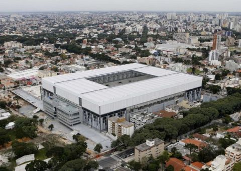 An aerial view of the Arena da Baixada soccer stadium under construction in Curitiba, April 30, 2014. Arena da Baixada is one of the venues for the 2014 World Cup in Brazil.  REUTERS/Roldofo Buhrer (BRAZIL - Tags: SPORT SOCCER WORLD CUP) ORG XMIT: BRA201
