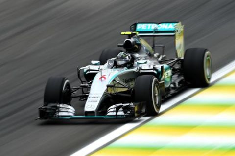 SAO PAULO, BRAZIL - NOVEMBER 13:  Nico Rosberg of Germany and Mercedes GP drives during practice for the Formula One Grand Prix of Brazil at Autodromo Jose Carlos Pace on November 13, 2015 in Sao Paulo, Brazil.  (Photo by Lars Baron/Getty Images)
