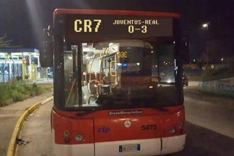 Λεωφορείο CR7 στη Νάπολι και γραμμή Γιουβέντους-Ρεάλ 0-3