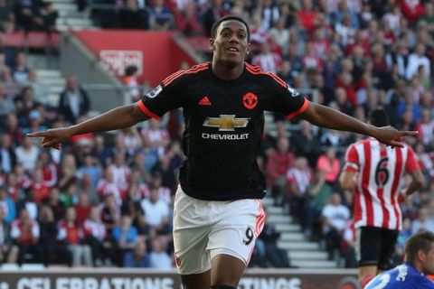 SOUTHAMPTON, ENGLAND - SEPTEMBER 20:  Anthony Martial of Manchester United celebrates scoring their second goal during the Barclays Premier League match between Southampton and Manchester United on September 20, 2015 in Southampton, United Kingdom.  (Photo by Matthew Peters/Man Utd via Getty Images)