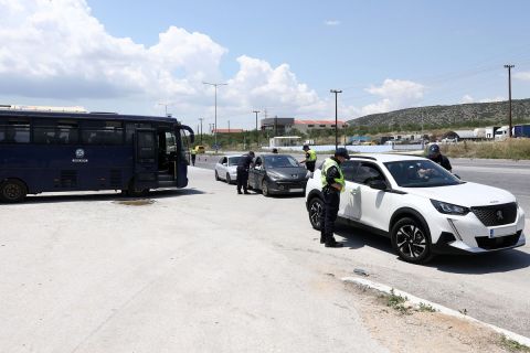 Έλεγχοι της αστυνομίας στον Βόλο για τον τελικό του Κυπέλλου Ελλάδας Novibet μεταξύ της ΑΕΚ και του ΠΑΟΚ