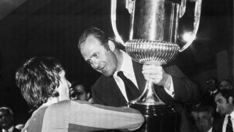 King Juan Carlos giving the silver Cup to Barcelona's Dutch ace captain Johan Cruyff after his team defeated Las Palmas 3-1 in the final match of the Spanish soccer Cup tournament on Apr. 20, 1978, in Madrid. (AP Photo/L. Gomez)