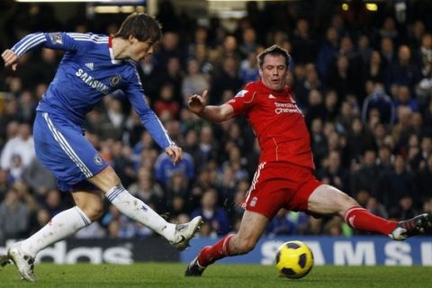 Chelsea's Fernando Torres (L) shoots at goal past Liverpool's Jamie Carragher during their English Premier League soccer match at Stamford Bridge in London February 6, 2011.   REUTERS/Stefan Wermuth (BRITAIN - Tags: SPORT SOCCER) NO ONLINE/INTERNET USAGE WITHOUT A LICENCE FROM THE FOOTBALL DATA CO LTD. FOR LICENCE ENQUIRIES PLEASE TELEPHONE ++44 (0) 207 864 9000