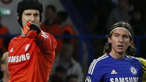 Chelsea's goalkeeper Petr Cech, left, talks to teammate Filipe Luis during the Group G Champions League match between Chelsea and Maribor at Stamford Bridge stadium in London, Britain, Tuesday, Oct. 21, 2014. (AP Photo/Alastair Grant)