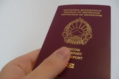 Παραλληλίζουν τους Έλληνες με Ναζί οι Σκοπιανοί λόγω διαβατηρίων!