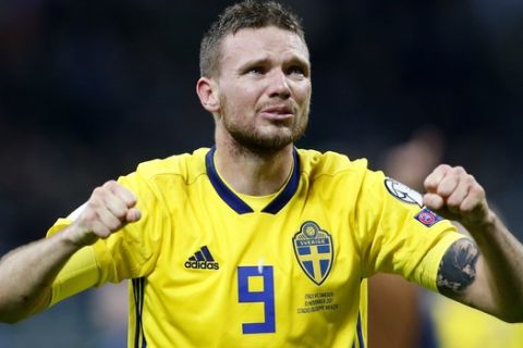 Sweden's Marcus Berg celebrates at the end of the World Cup qualifying play-off second leg soccer match between Italy and Sweden, at the Milan San Siro stadium, Italy, Monday, Nov. 13, 2017. Four-time champion Italy has failed to qualify for World Cup; Sweden advances with 1-0 aggregate win in playoff. (AP Photo/Antonio Calanni)