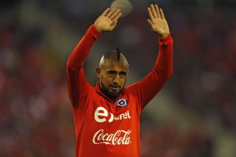 Chile's Arturo Vidal waves at the fans at the start of a 2018 World Cup qualifying soccer match against Ecuador in Santiago, Chile, Thursday, Oct. 5, 2017. (AP Photo/Luis Hidalgo)