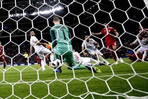 Iran's Saeid Ezatolahi scores past Spain goalkeeper David De Gea a goal that was later disallowed during the group B match between Iran and Spain at the 2018 soccer World Cup in the Kazan Arena in Kazan, Russia, Wednesday, June 20, 2018. (AP Photo/Sergei Grits)