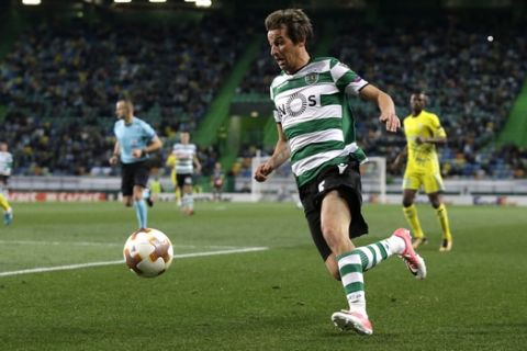 Sporting's Fabio Coentrao runs with the ball during the Europa League round of 32 second leg soccer match between Sporting CP and Astana at the Alvalade stadium in Lisbon, Thursday Feb. 22, 2018. (AP Photo/Armando Franca)
