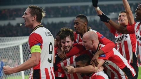 PSV Eindhoven's Dutch midfielder Davy Propper celebrates with his teammates after scoring during the UEFA Champions League, Group B, football match PSV Eindhoven vs FK CSKA Moscow at the Philips Stadion stadium in Eindhoven on December 8, 2015. PSV won the match 2-1.  AFP PHOTO / JOHN THYS / AFP / JOHN THYS        (Photo credit should read JOHN THYS/AFP/Getty Images)