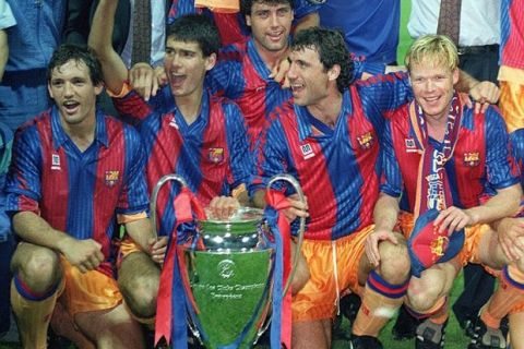 Barcelona Team group with the trophy. includes Juan Antonio Goicoechea,Jose Guardiola,Hirsto Stoitchkov and Ronald Koeman   Barcelona v Sampdoria 20/5/92 European Cup Final 1992 Wembley Credit : Colorsport / Andrew Cowie
