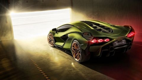 Η πιο γρήγορη Lamborghini είναι υβριδική
