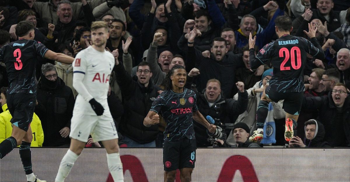 Manchester City 0-1: Ake broke the curse and qualified for the round of 16