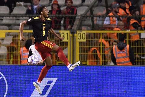 Ο Λουά Οπεντά πανηγυρίζει γκολ του με την εθνική Βελγίου