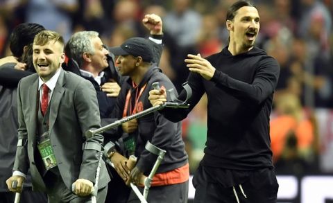 United's Zlatan Ibrahimovic, right, and United manager Jose Mourinho, background left, celebrate at the end of the soccer Europa League final between Ajax Amsterdam and Manchester United at the Friends Arena in Stockholm, Sweden, Wednesday, May 24, 2017. (AP Photo/Martin Meissner)
