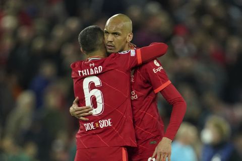 Ο Φαμπίνιο και ο Τιάγκο πανηγυρίζουν σε ματς της Λίβερπουλ κόντρ στην Βιγιαρεάλ για το Champions League | 27 Απριλίου 2022