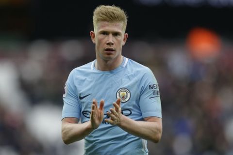 Manchester City's Kevin De Bruyne applauds the fans during the English Premier League soccer match between West Ham United and Manchester City at the London stadium in London, Sunday, April, 29, 2018. (AP Photo/Alastair Grant)