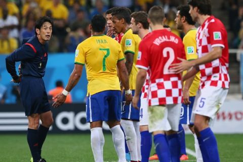 SAO PAULO, BRAZIL - JUNE 12:  Players talk with referee Yuichi Nishimura during the 2014 FIFA World Cup Brazil Group A match between Brazil and Croatia at Arena de Sao Paulo on June 12, 2014 in Sao Paulo, Brazil.  (Photo by Kevin Cox/Getty Images)