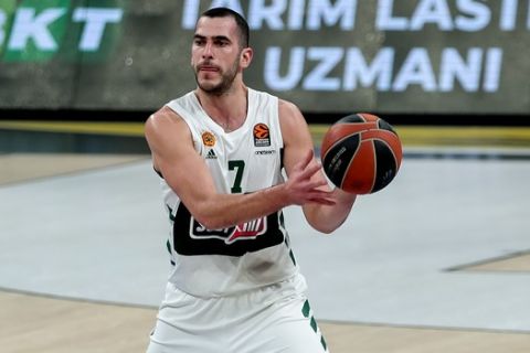 Ο Λευτέρης Μποχωρίδης με τη φανέλα του Παναθηναϊκού σε αγώνα της EuroLeague