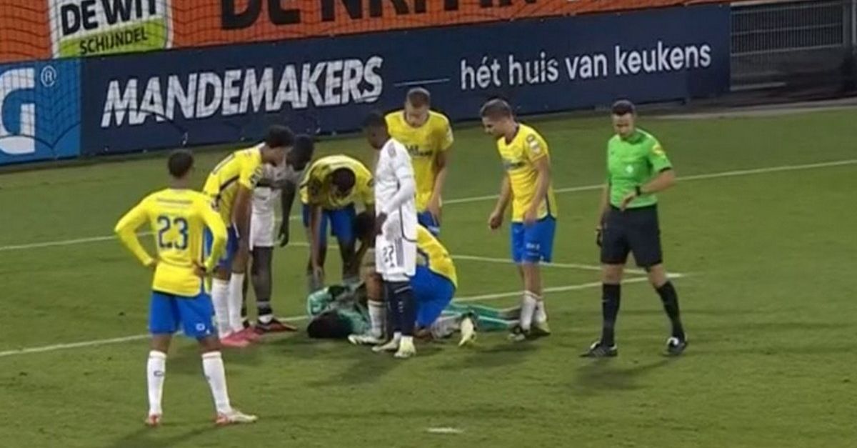 Ajax: Serious injury to the host team’s goalkeeper, the use of a defibrillator, and the match is stopped permanently