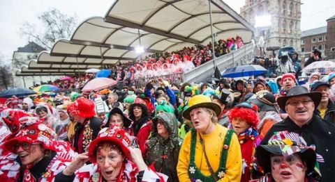 Το θηλυκό καρναβάλι που άλλαξε το Σάλκε - ΠΑΟΚ