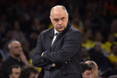 Madrid's coach Pablo Laso looks at his players during the Euroleague Final Four semifinal basketball match between CSKA Moscow and Real Madrid at the Fernando Buesa Arena in Vitoria, Spain, Friday, May 17, 2019. (AP Photo/Alvaro Barrientos)