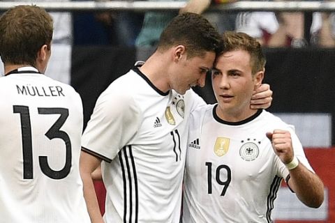 Germanys Mario Goetze , right, is celebrated by Germanys Julian Draxler after scoring during the international friendly soccer match between Germany and Hungary in Gelsenkirchen, Germany, Saturday, June 4, 2016. (AP Photo/Martin Meissner)