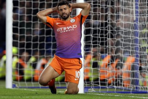 Manchester City's Sergio Aguero reacts after a missed chance to score during the English Premier League soccer match between Chelsea and Manchester City at the Stamford Bridge stadium in London, Wednesday, April 5, 2017. (AP Photo/Alastair Grant)