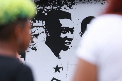 Γκράφιτι με το πρόσωπο του Πελέ έξω από το γήπεδο της Σάντος
