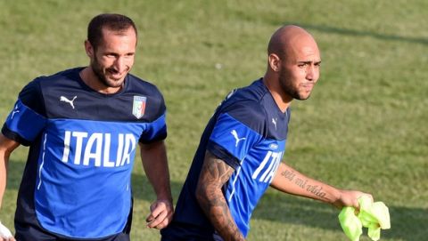 FLORENCE, ITALY - SEPTEMBER 01:  Giorgio Chiellini and Simone Zaza react during an Italy training session at Coverciano on September 01, 2015 in Florence, Italy.  (Photo by Claudio Villa/Getty Images)