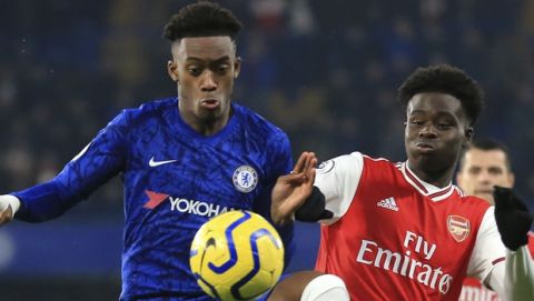 Chelsea's Callum Hudson-Odoi, left, fights for the ball with Arsenal's Bukayo Saka during the English Premier League soccer match between Chelsea and Arsenal at Stamford Bridge stadium in London England, Tuesday, Jan. 21, 2020. (AP Photo/Leila Coker)